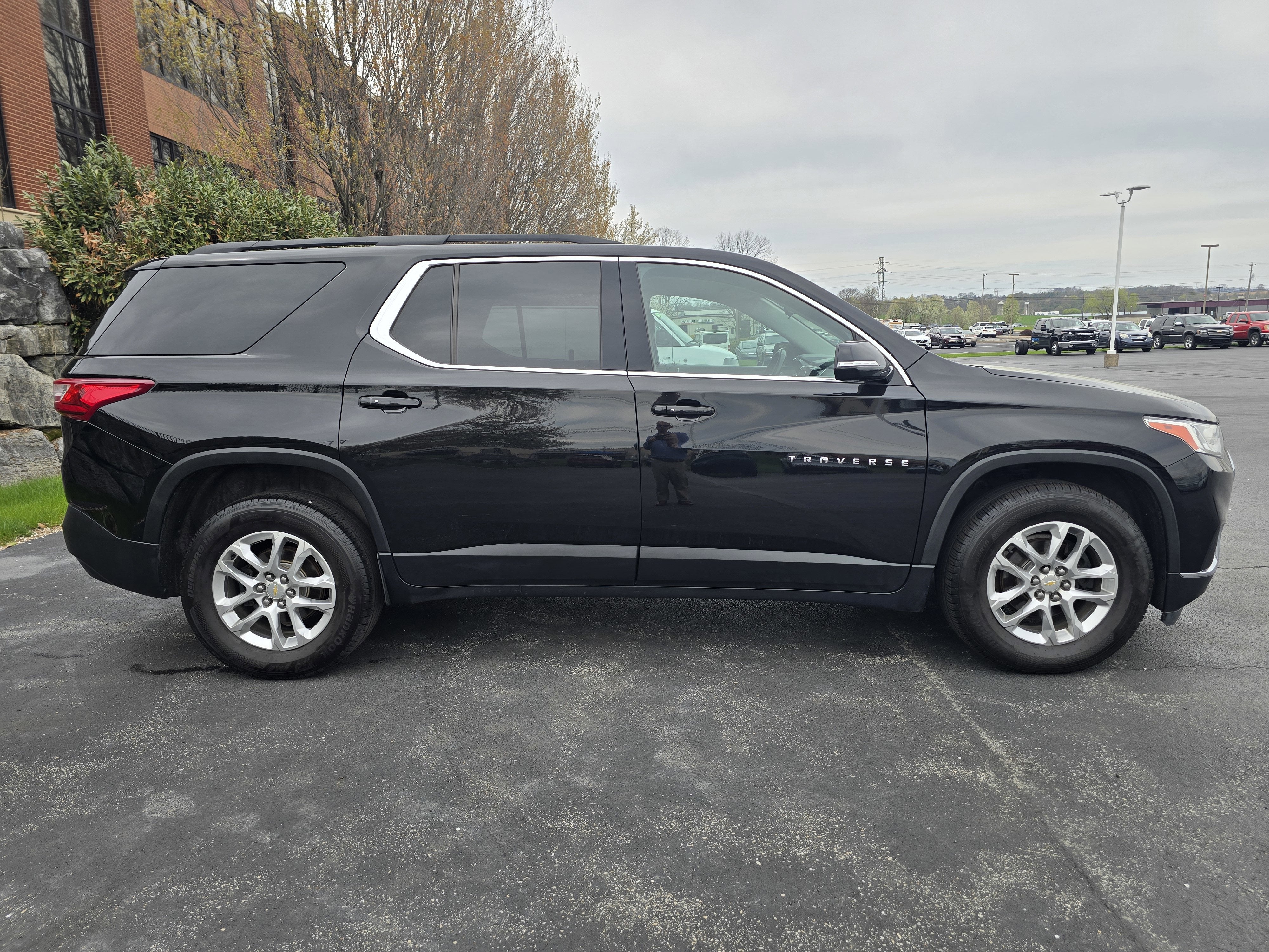 Used 2019 Chevrolet Traverse 1LT with VIN 1GNEVGKW0KJ314432 for sale in Ephrata, PA