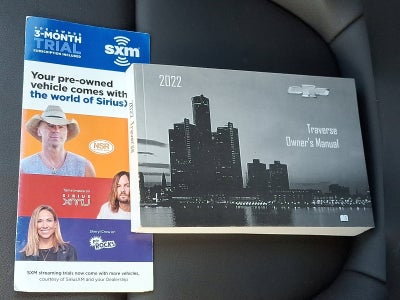 2022 Chevrolet Traverse LT Leather