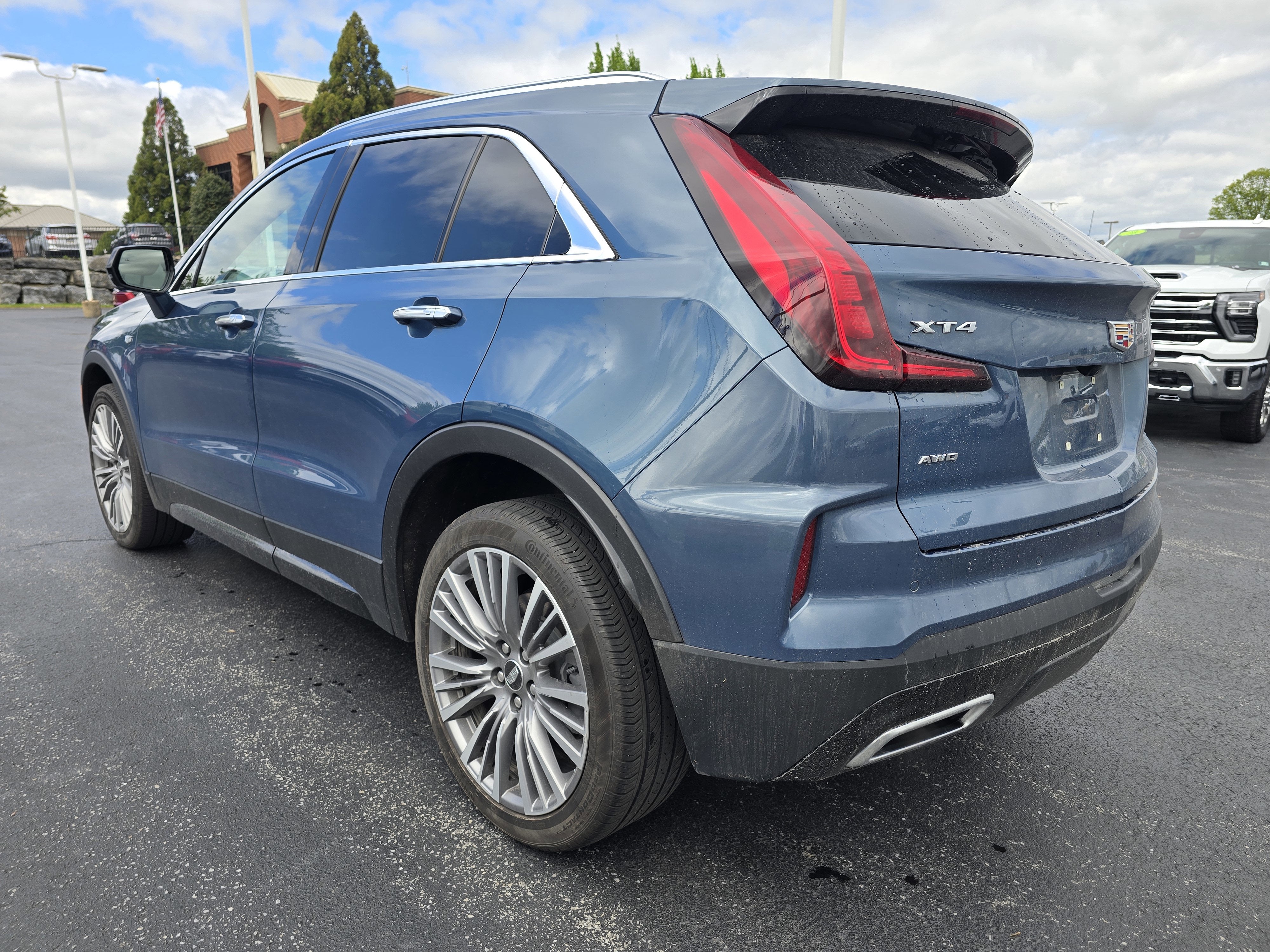 2025 Cadillac XT4 Premium Luxury