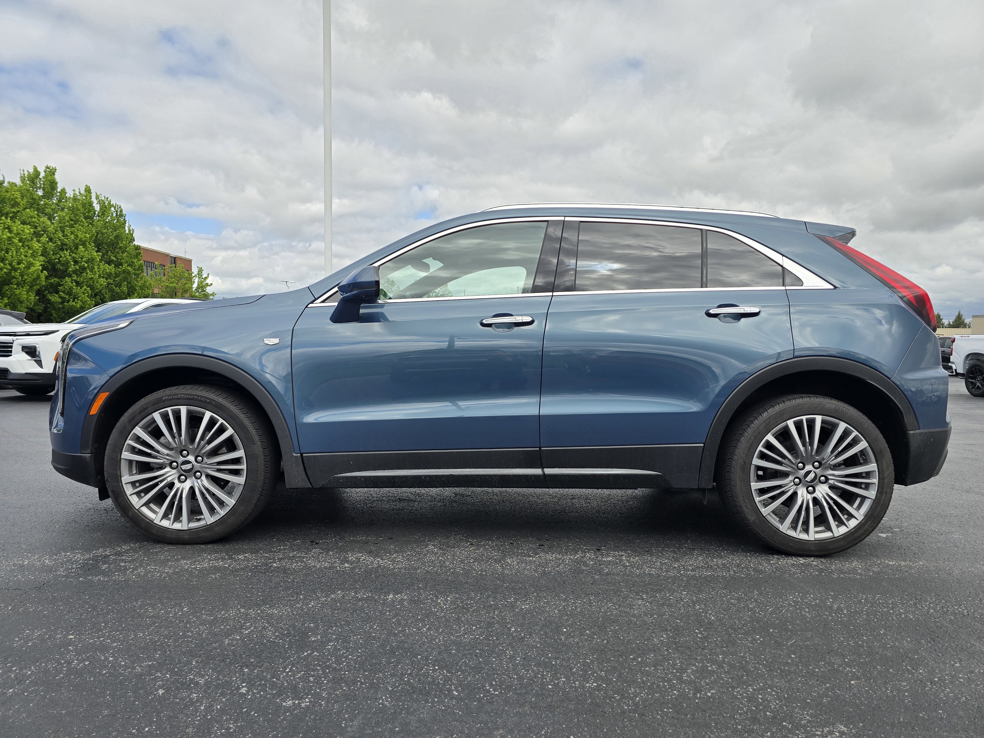 2025 Cadillac XT4 Premium Luxury