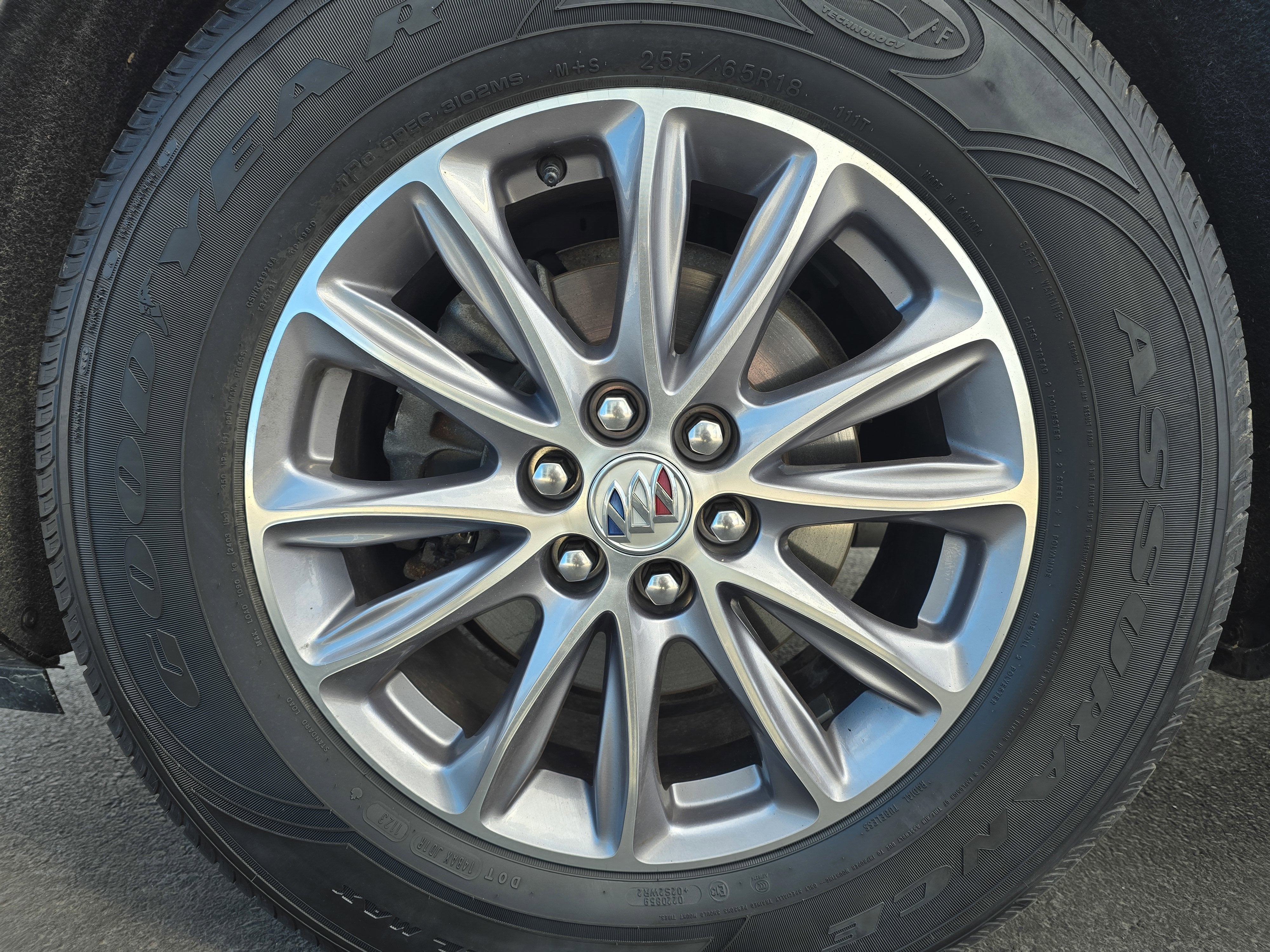 2023 Buick Enclave Essence