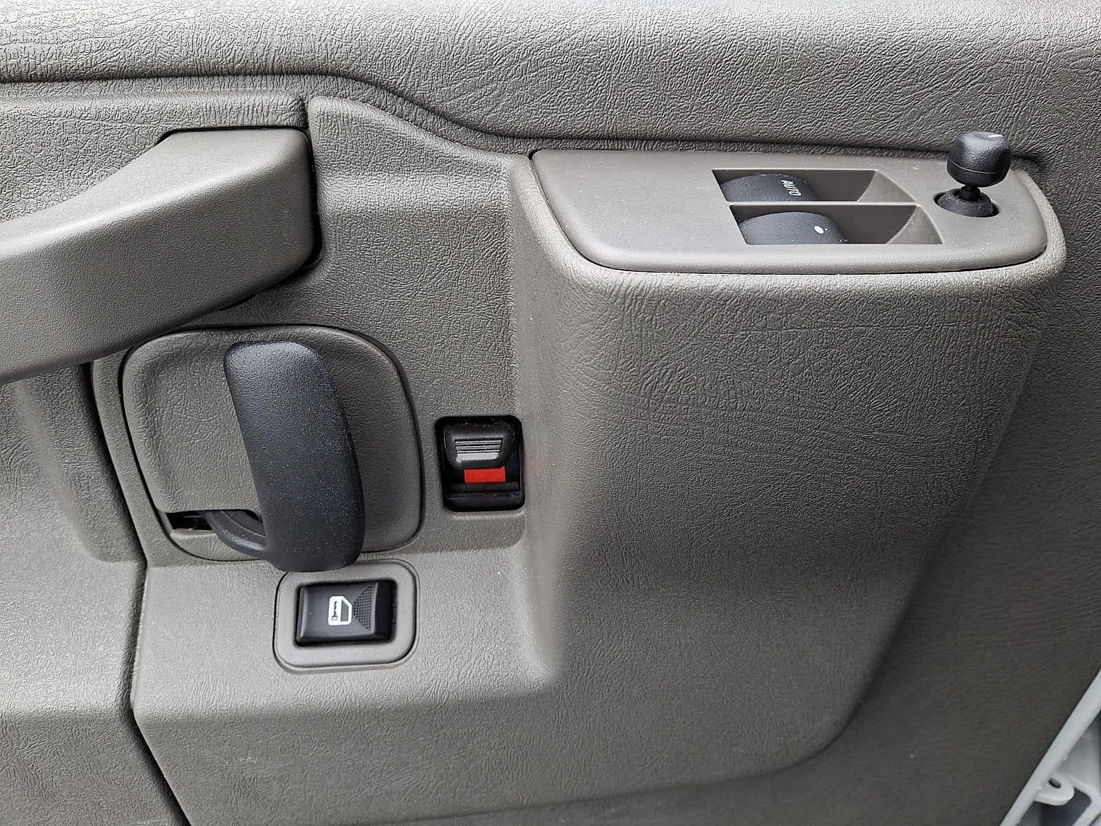 2023 Chevrolet Express Passenger 3500 1LS