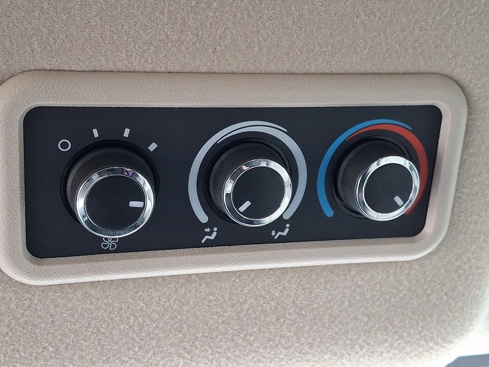 2023 Chevrolet Express Passenger 3500 1LS