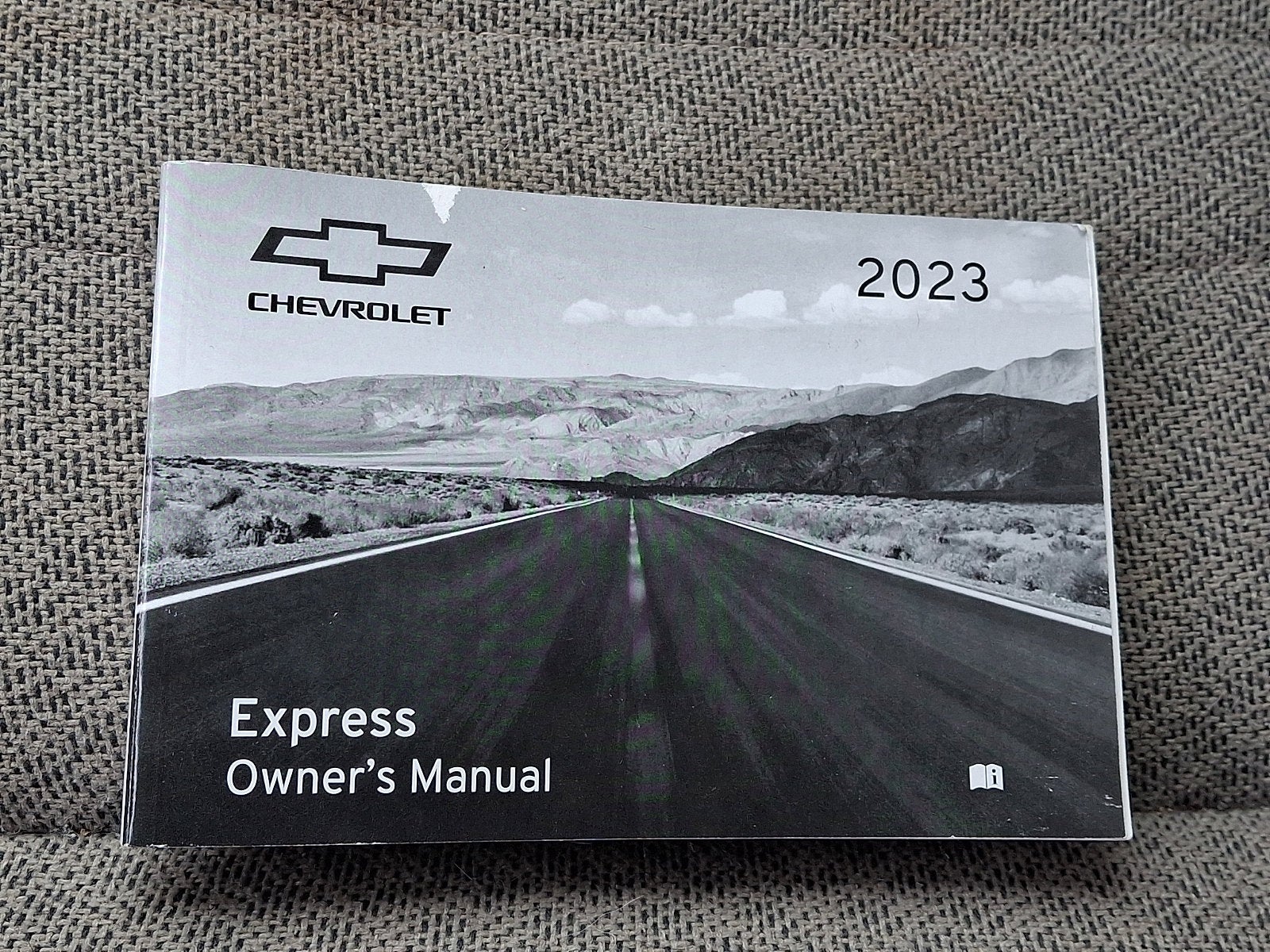 2023 Chevrolet Express Passenger 3500 1LS