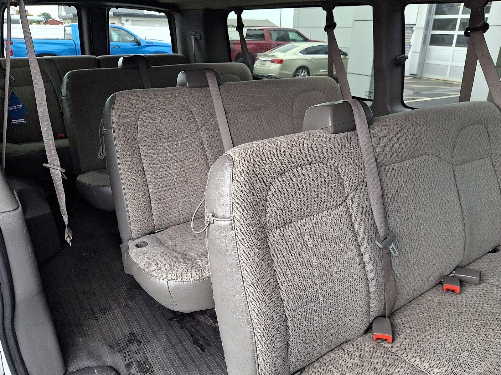 2023 Chevrolet Express Passenger 3500 1LS