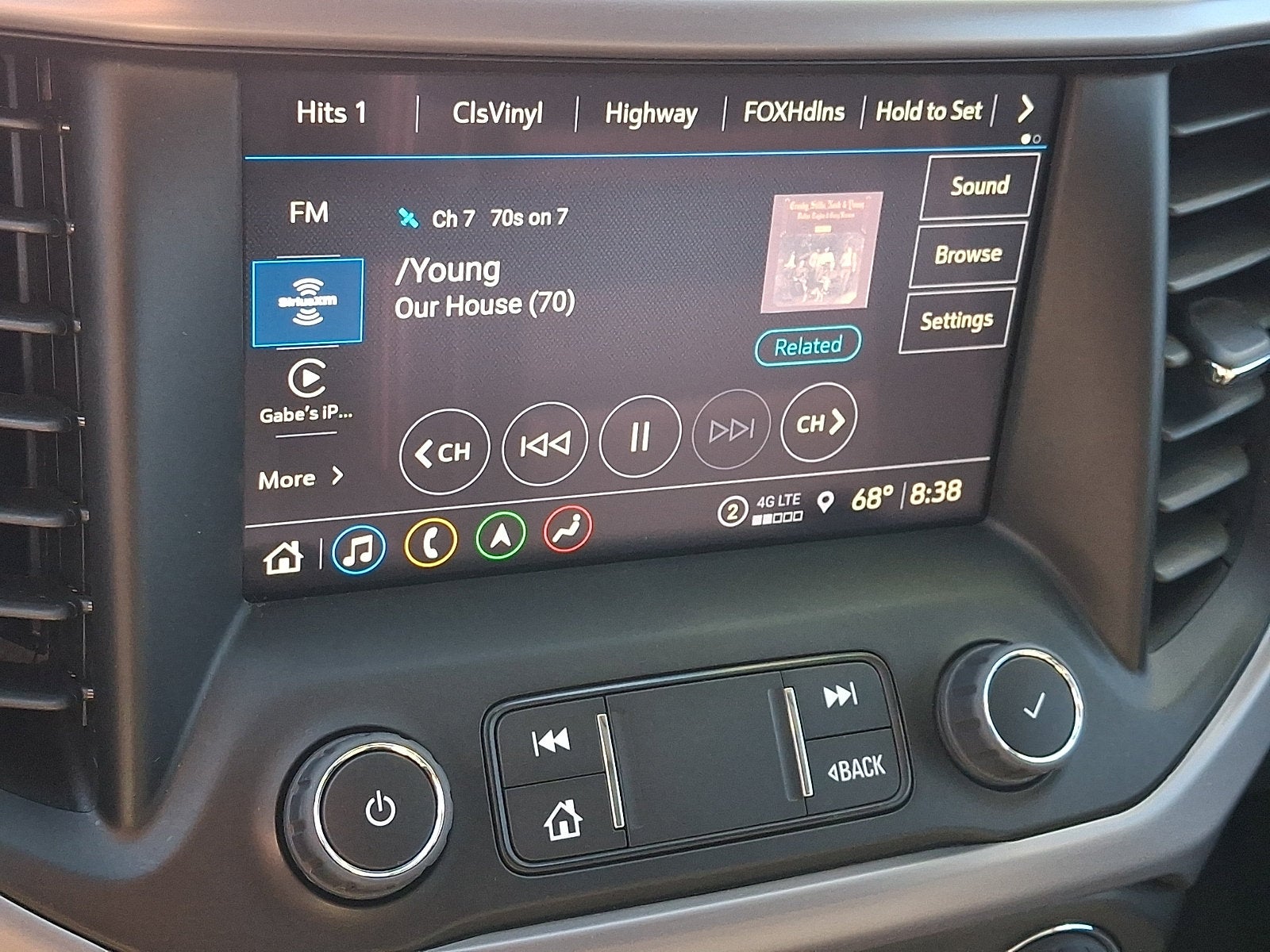2023 GMC Acadia AT4
