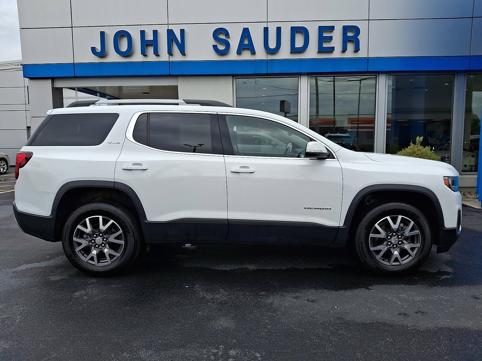 2023 GMC Acadia SLE