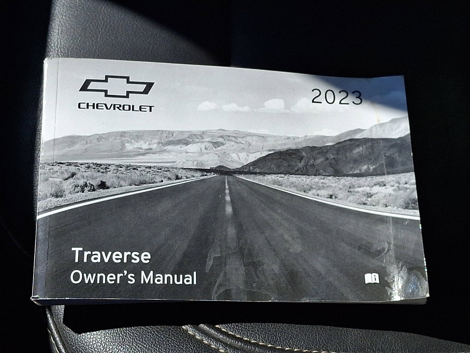 2023 Chevrolet Traverse LT Leather