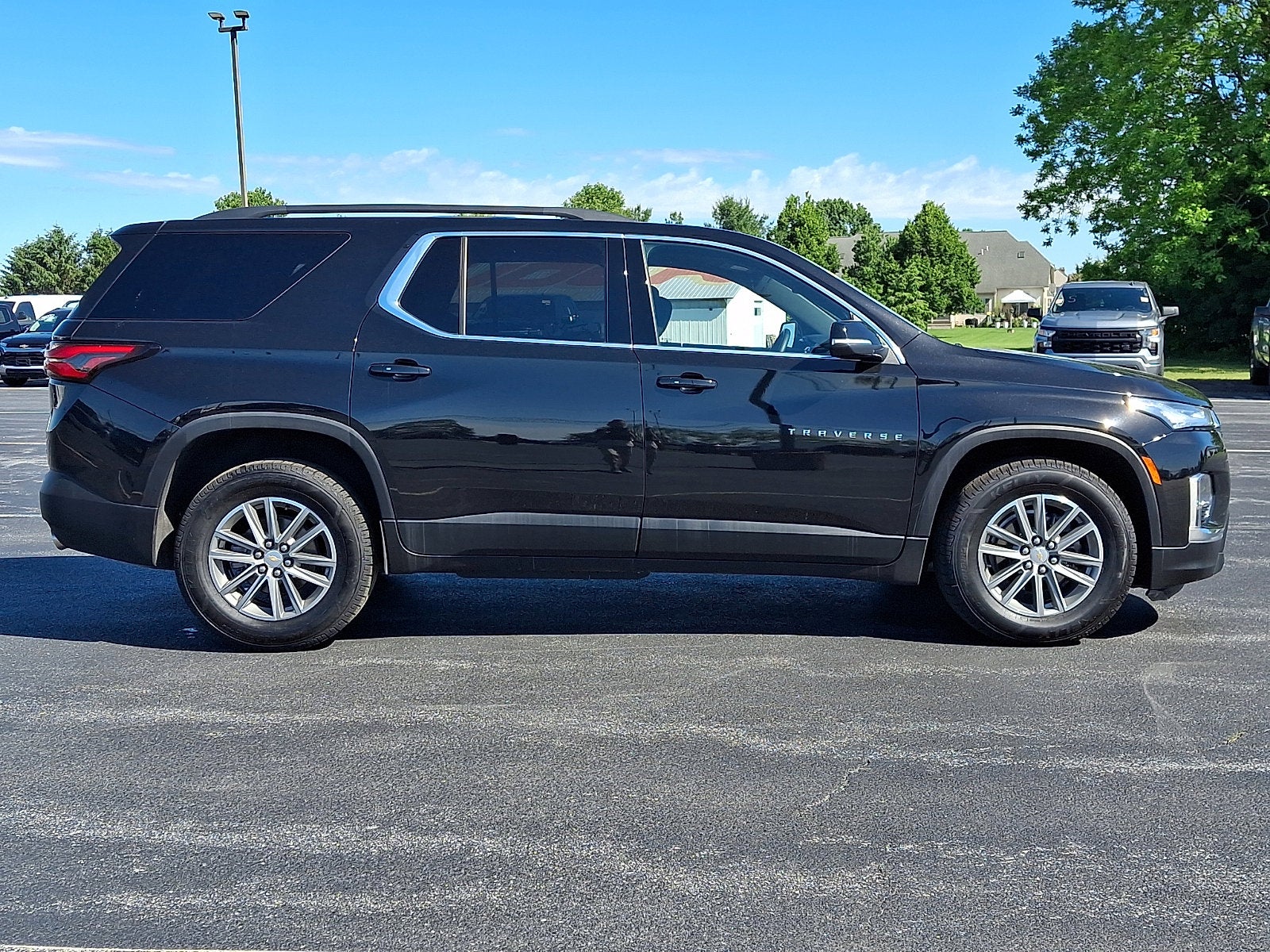 2023 Chevrolet Traverse LT Leather