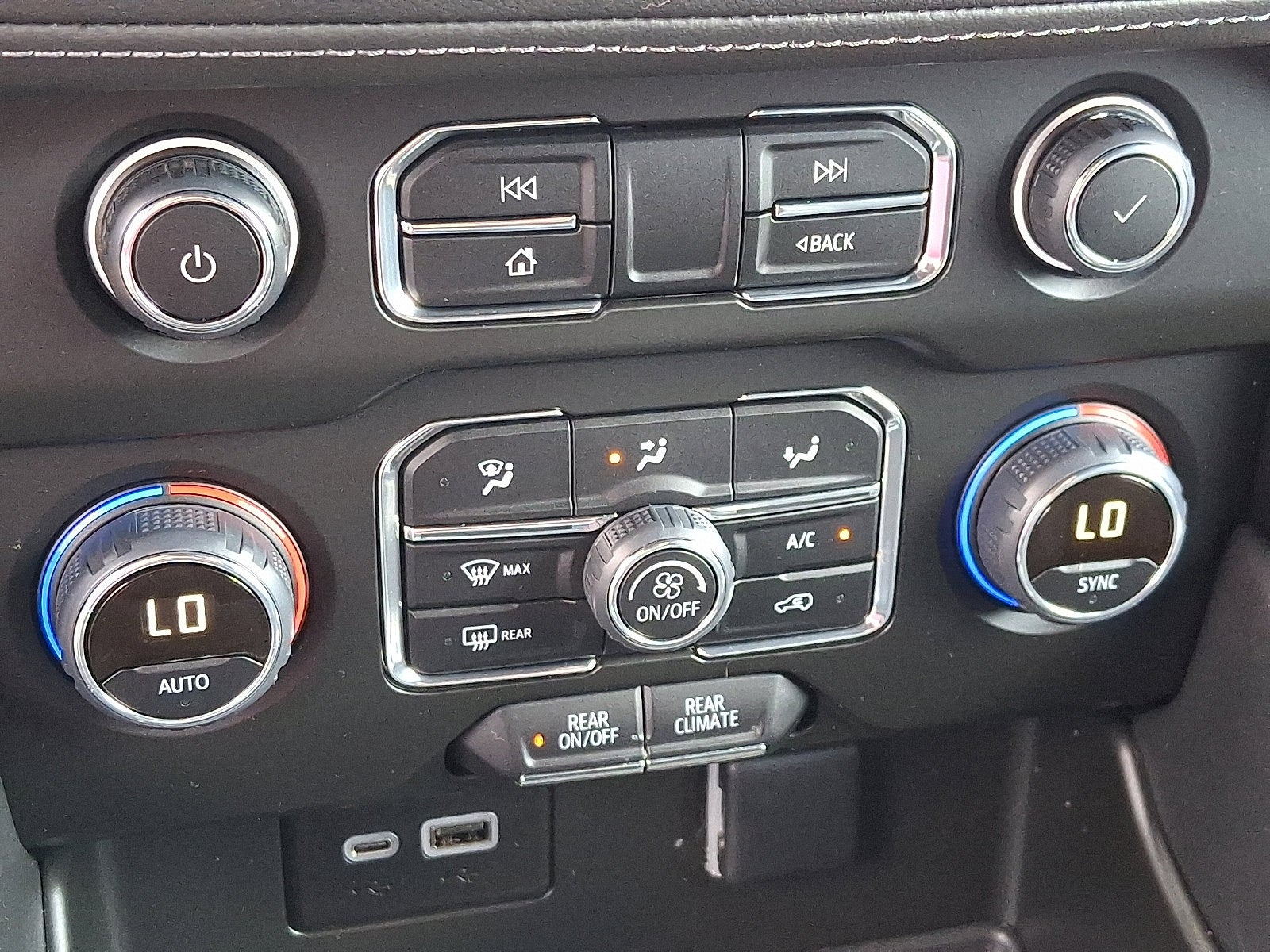 2024 Chevrolet Suburban LS