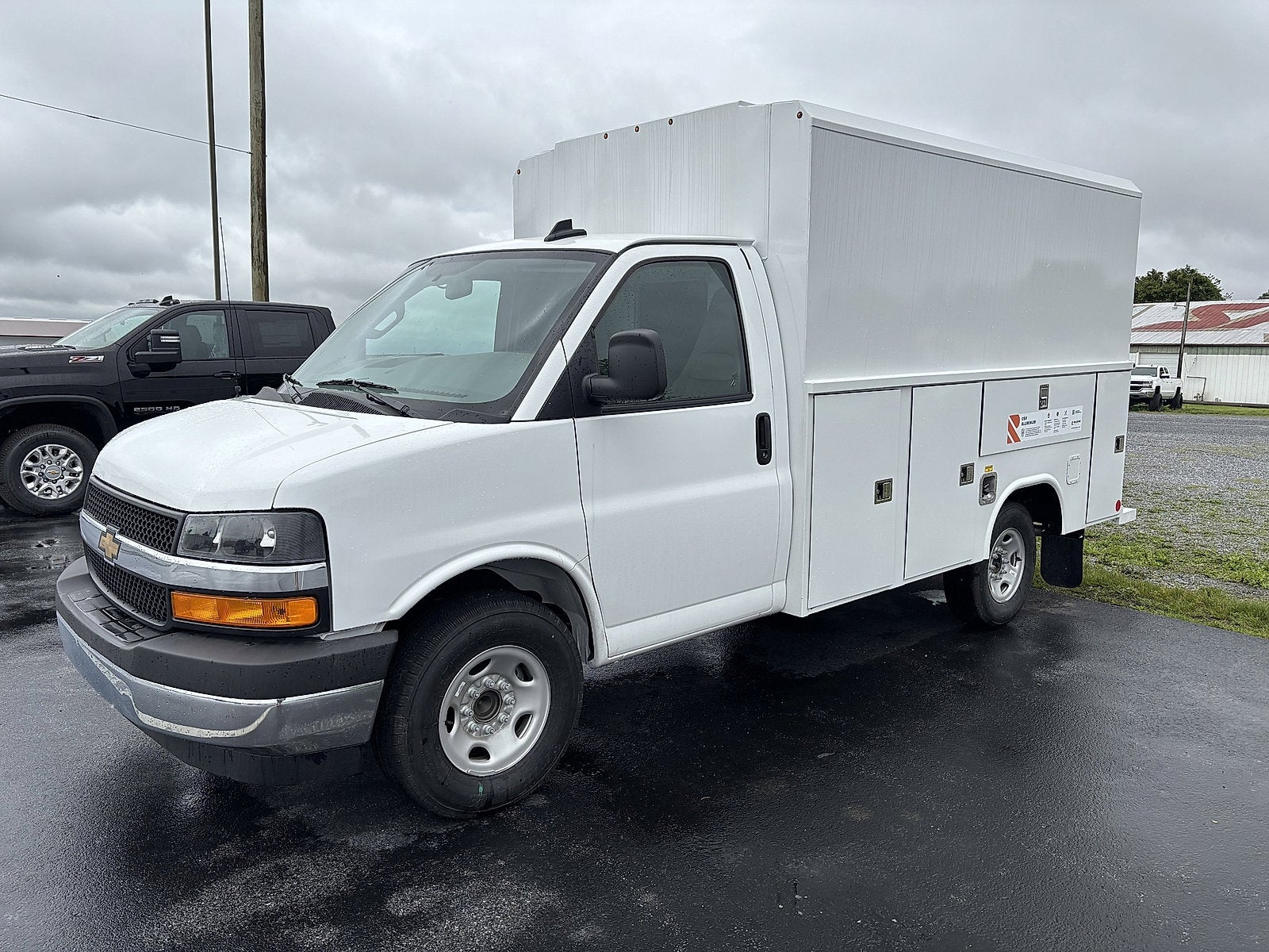 2025 Chevrolet Express Cutaway 3500 1WT