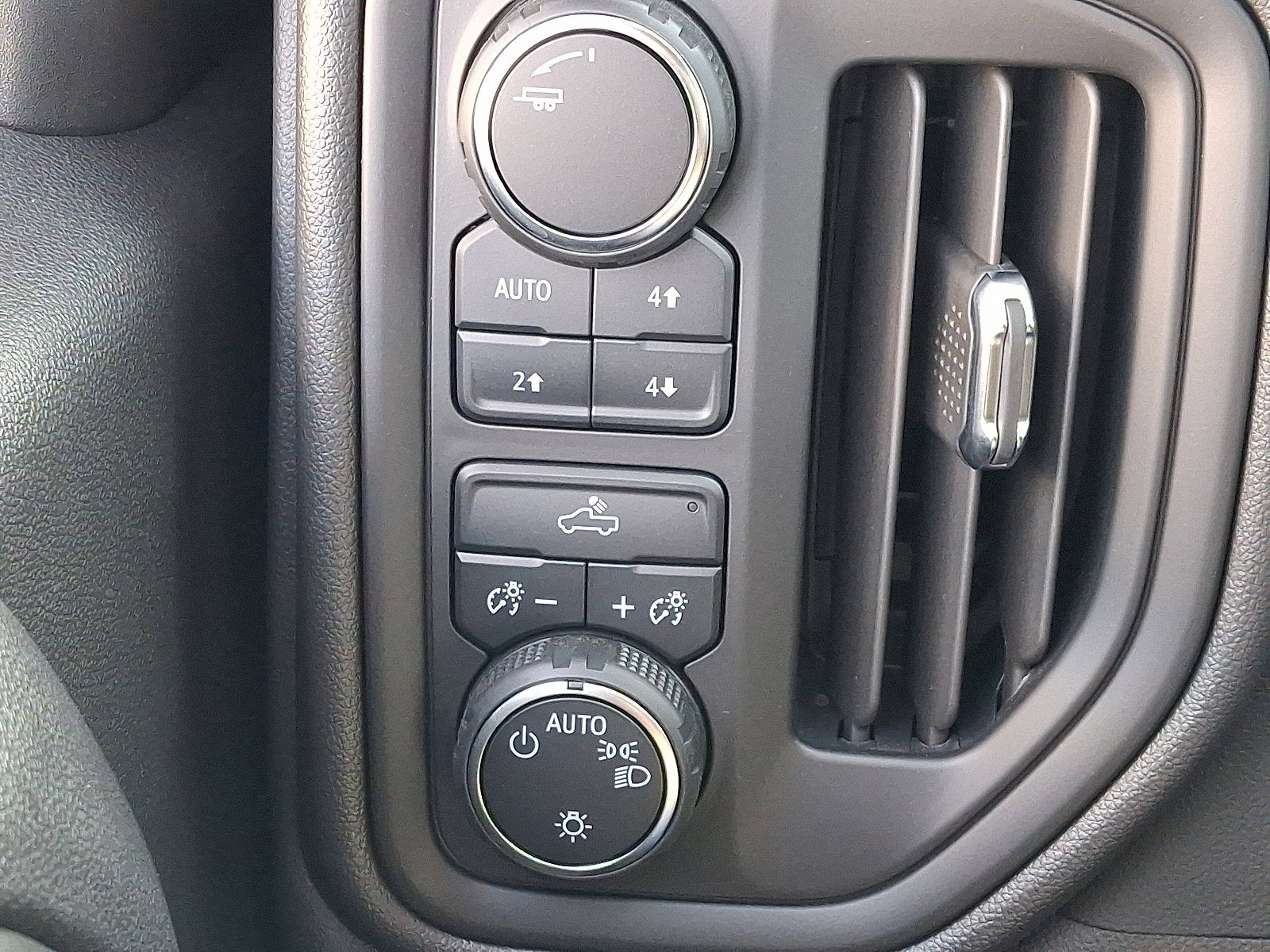 2024 Chevrolet Silverado 1500 Custom Trail Boss